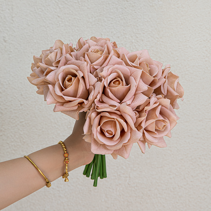 10只奶茶粉玫瑰花束丨一二力荐