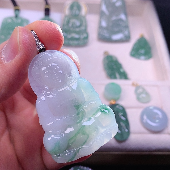 翡翠颈饰未镶嵌翡翠