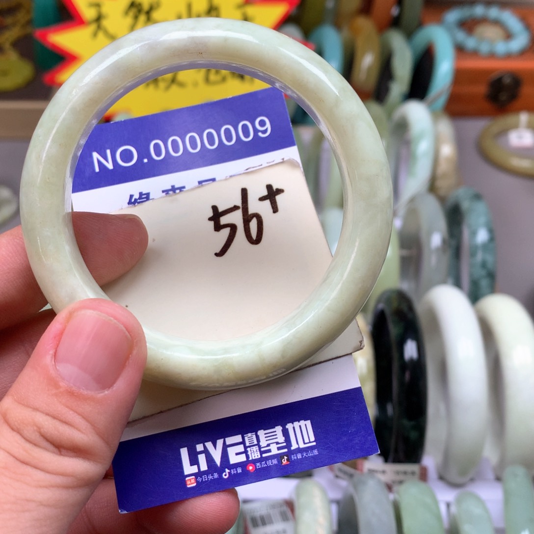 蛇纹石玉手镯足铂镶嵌