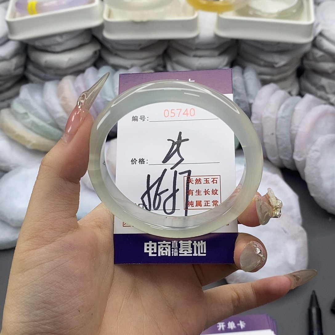 玛瑙/玉髓未镶嵌手镯5740