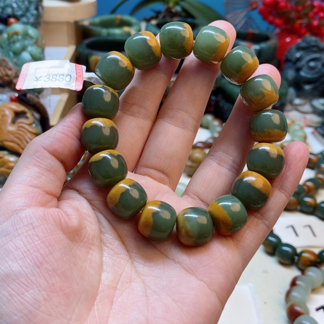 透闪石质玉手串未镶嵌虎**河