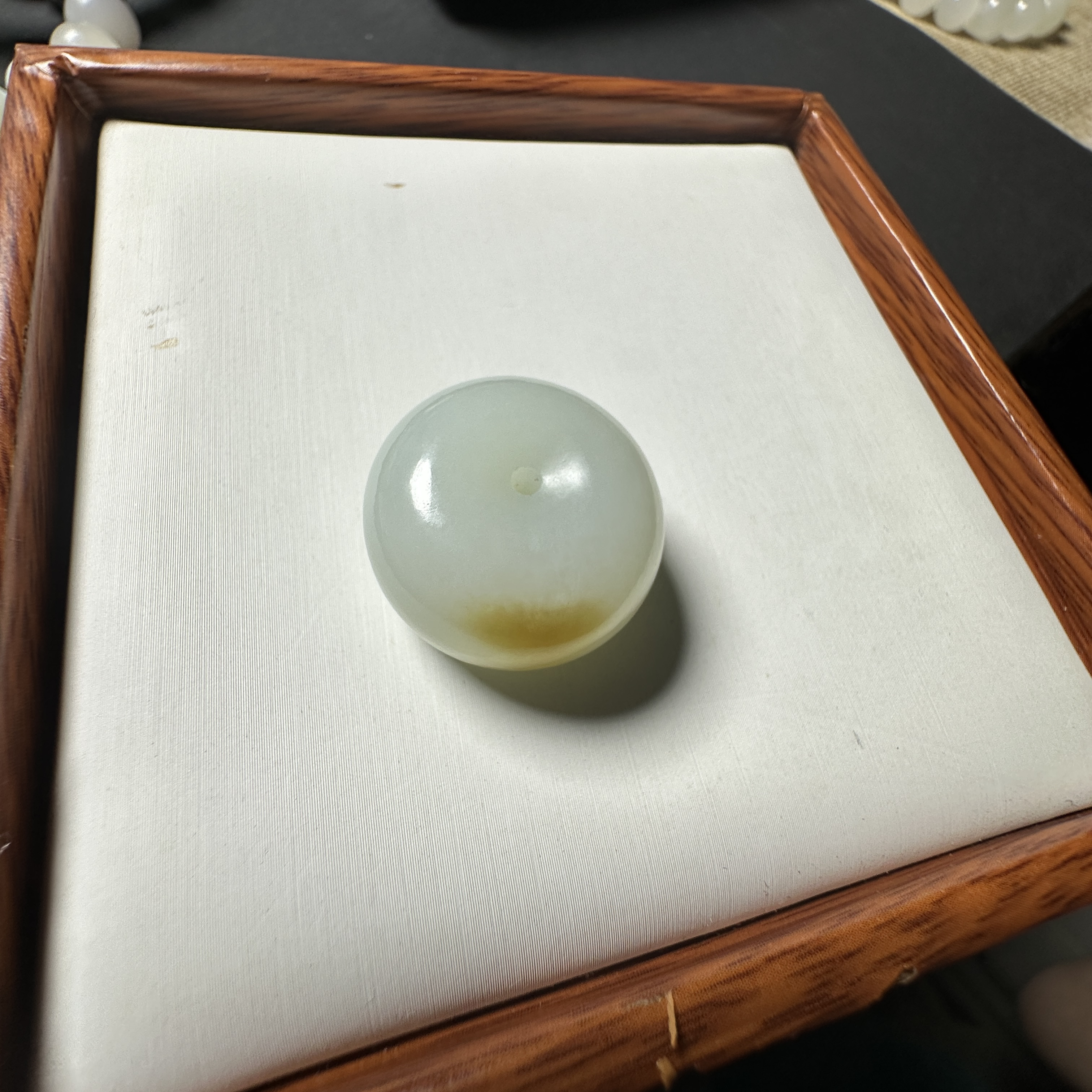 和田玉糖白平安扣料子细腻油润微微泛点青调清新淡雅的感觉