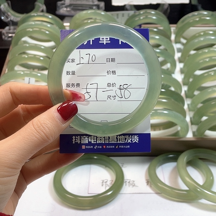 蛇纹石玉手镯未镶嵌是***～