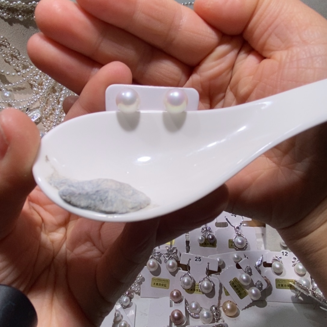 孟***梦淡水珍珠耳饰银S925镶嵌极光炫彩素耳钉