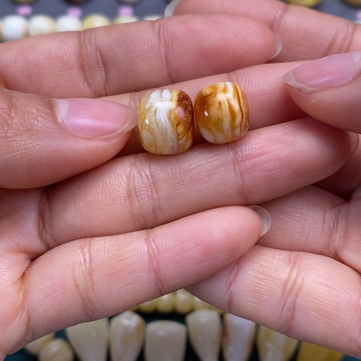 蜜蜡裸石未镶嵌一**彩老型
