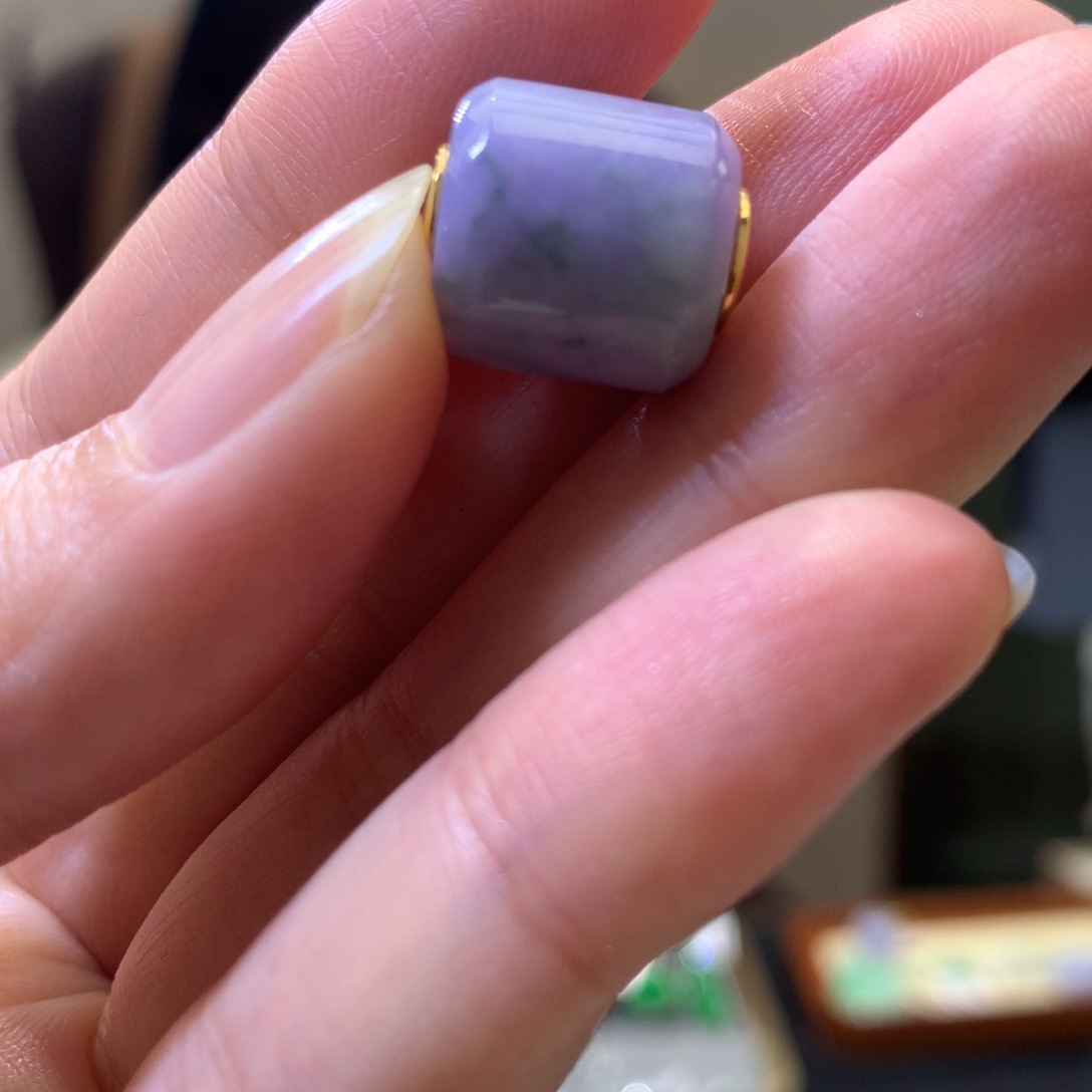 颈饰18K金镶嵌翡翠