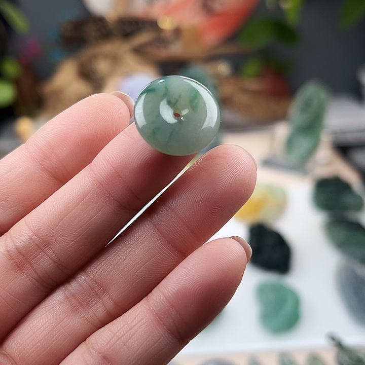 翡翠未镶嵌颈饰平安扣