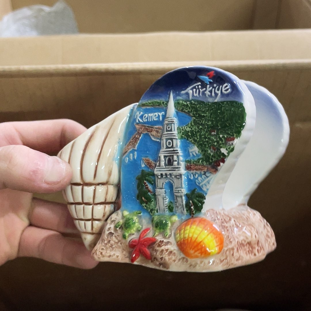 摆件  磕碰。封釉。     