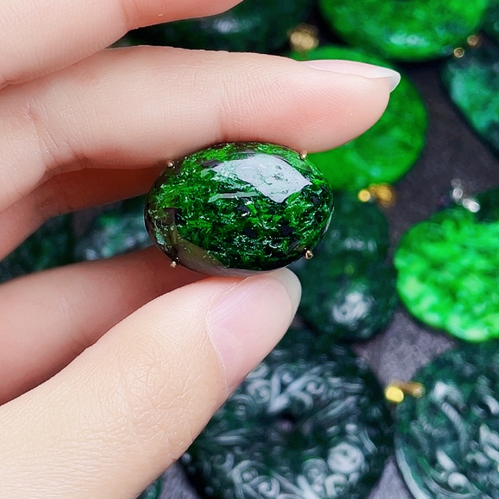 翡翠银S925镶嵌颈饰多样性