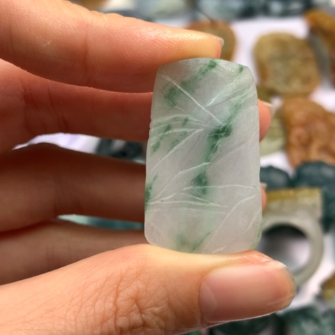 定制翡翠翡翠未镶嵌形***？