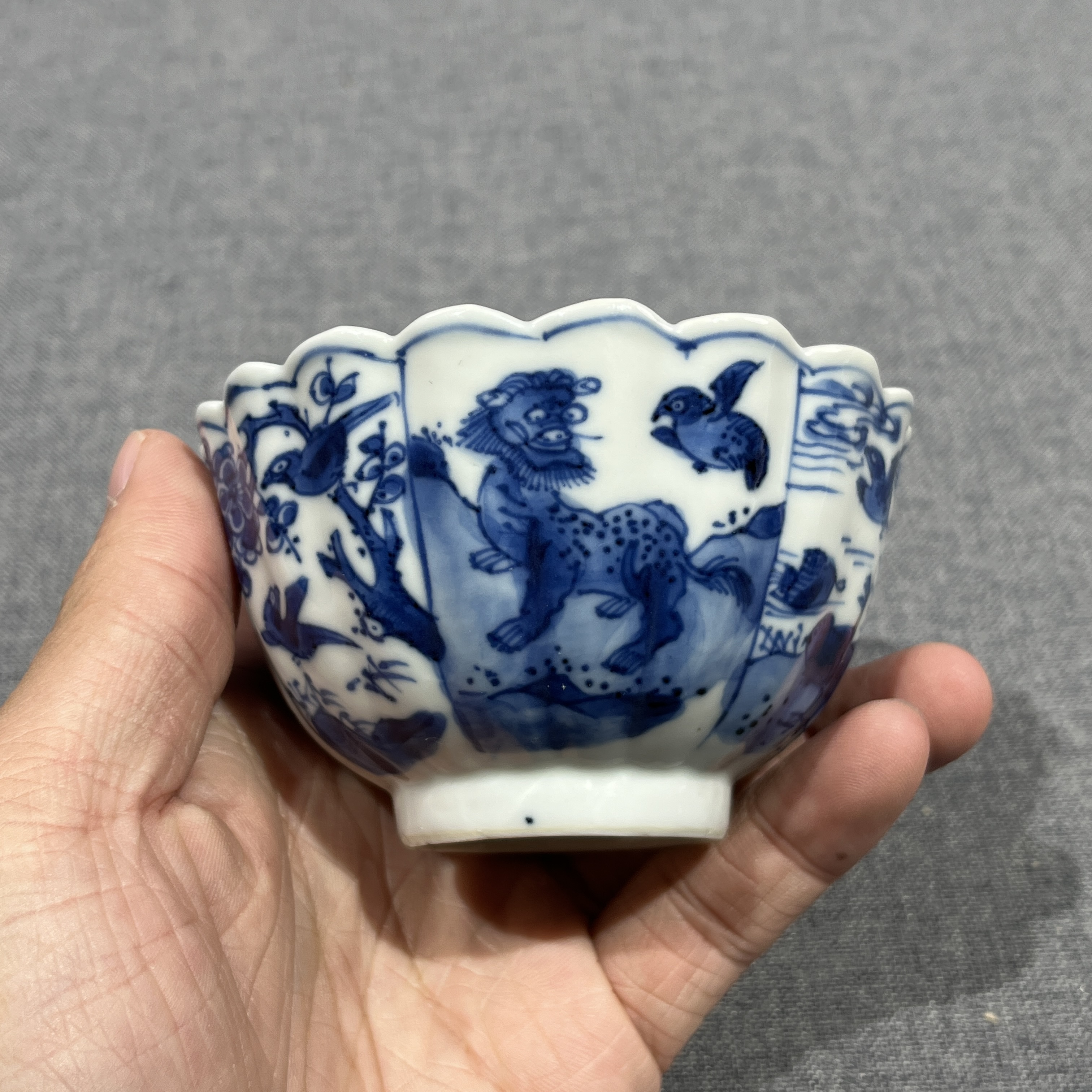 【拍卖】Lot 24503 青花瑞兽纹花口杯