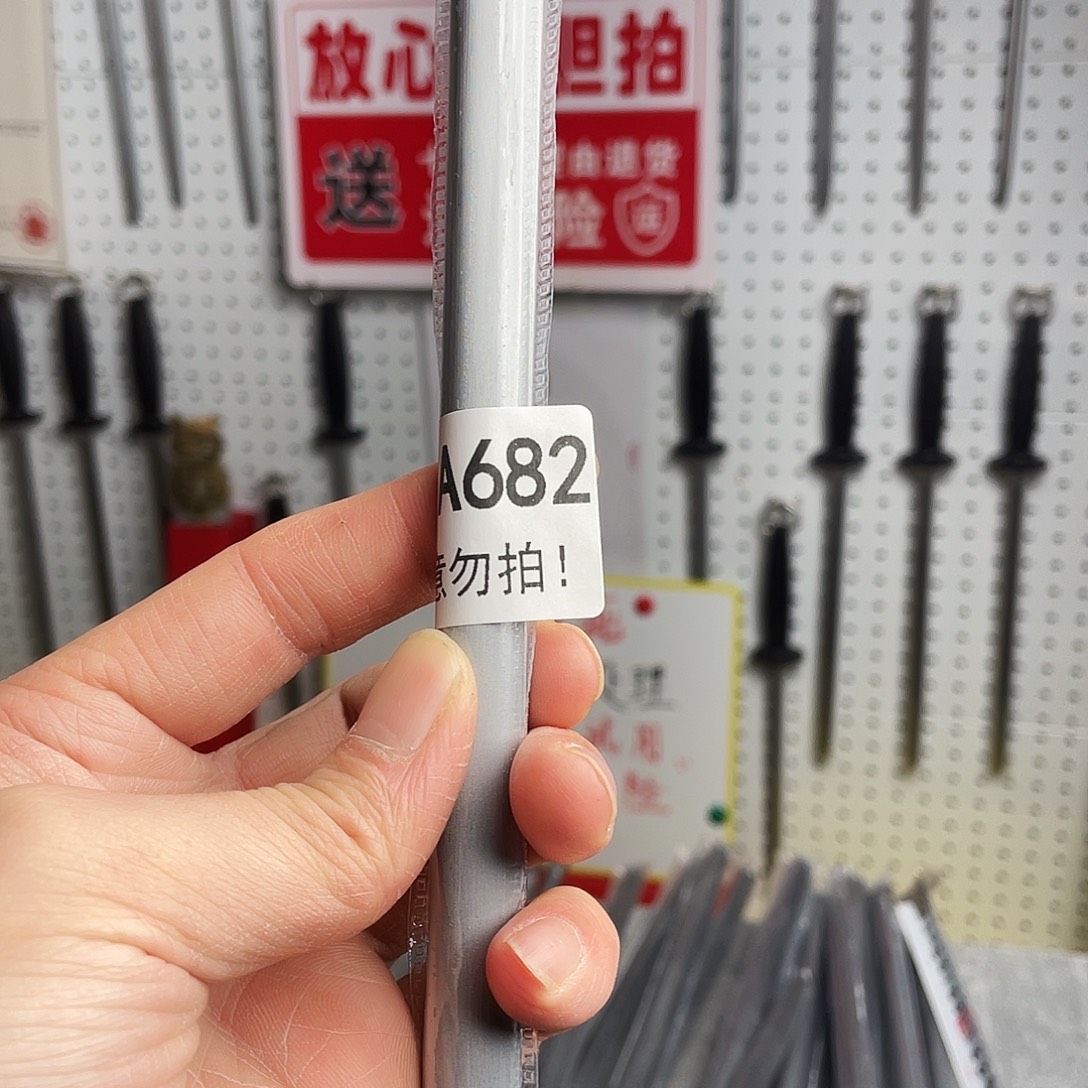 微瑕疵12寸一体成型超细纹花梨木手柄——682