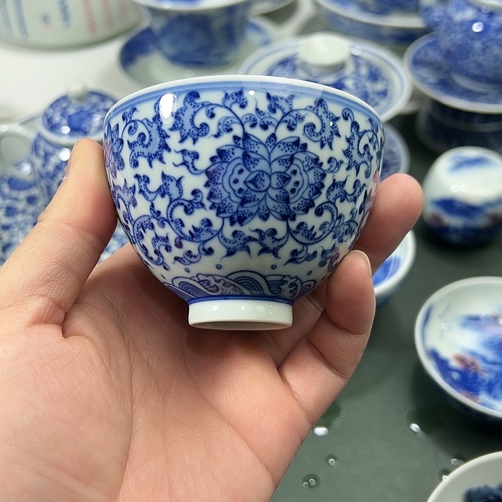 微瑕柴窑点工缠枝花卉薄胎鸡心杯