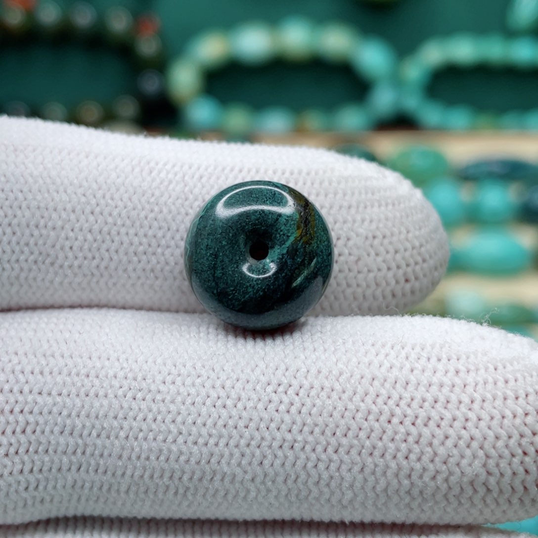 绿松石未镶嵌颈饰