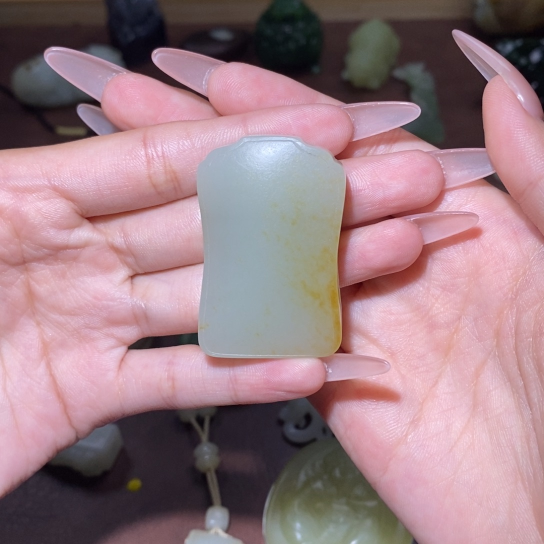 方***圆和田玉未镶嵌颈饰