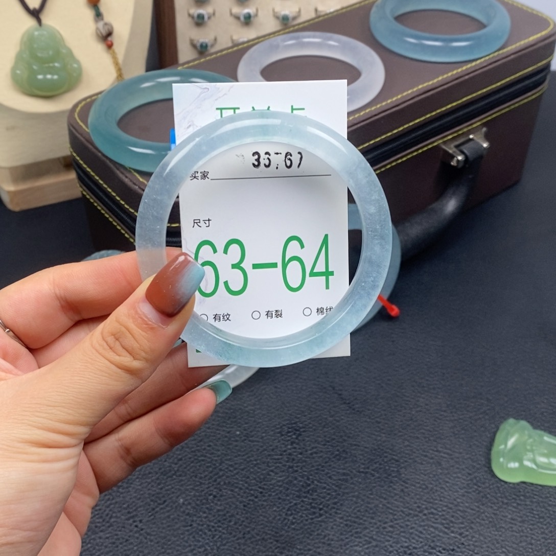 乖***芳蛇纹石玉未镶嵌颈饰