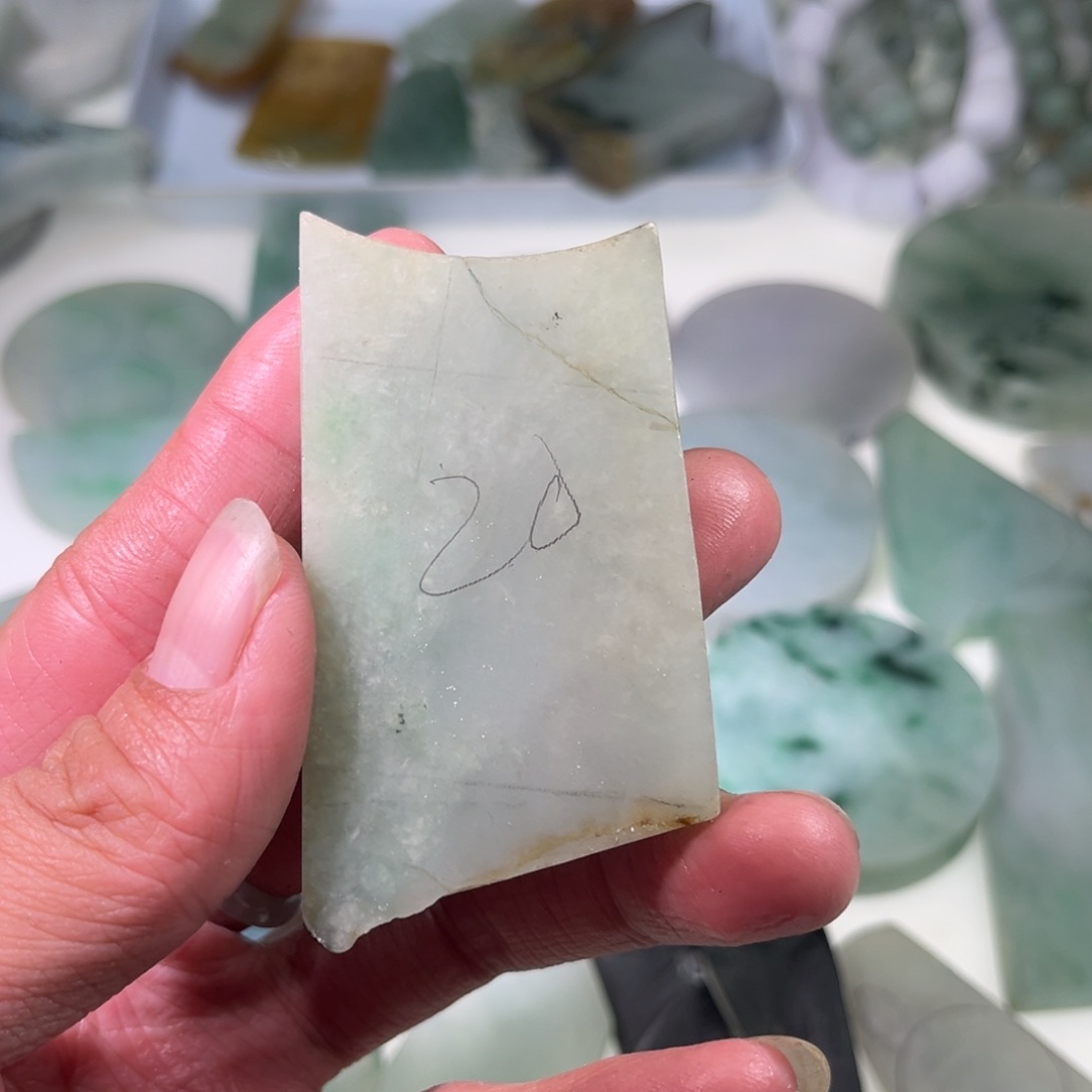 翡翠颈饰未镶嵌翡翠