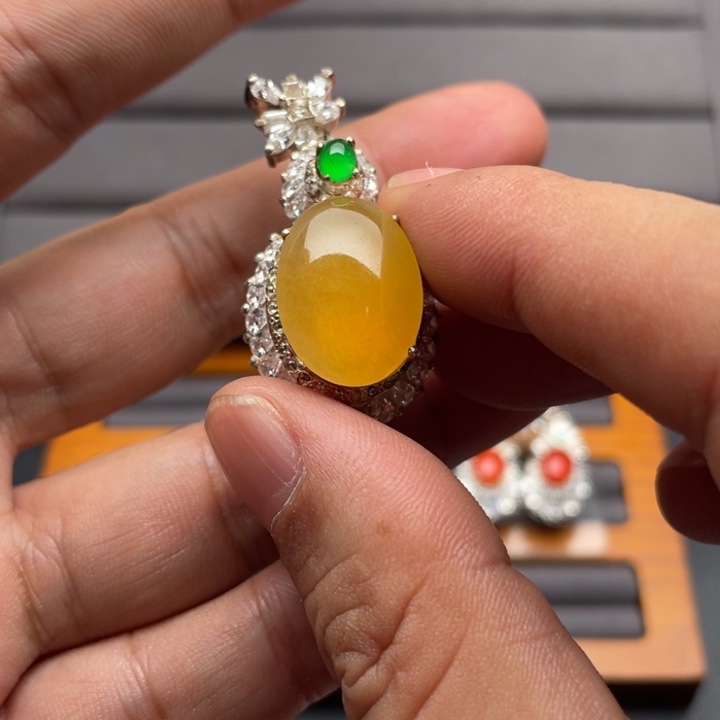 未镶嵌定制翡翠黄翡大蛋