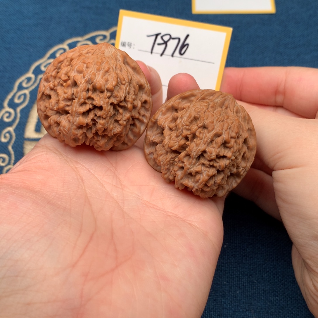 文玩核桃把件44百花山 T976