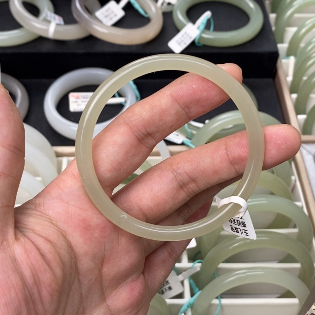 和田玉手镯未镶嵌5758