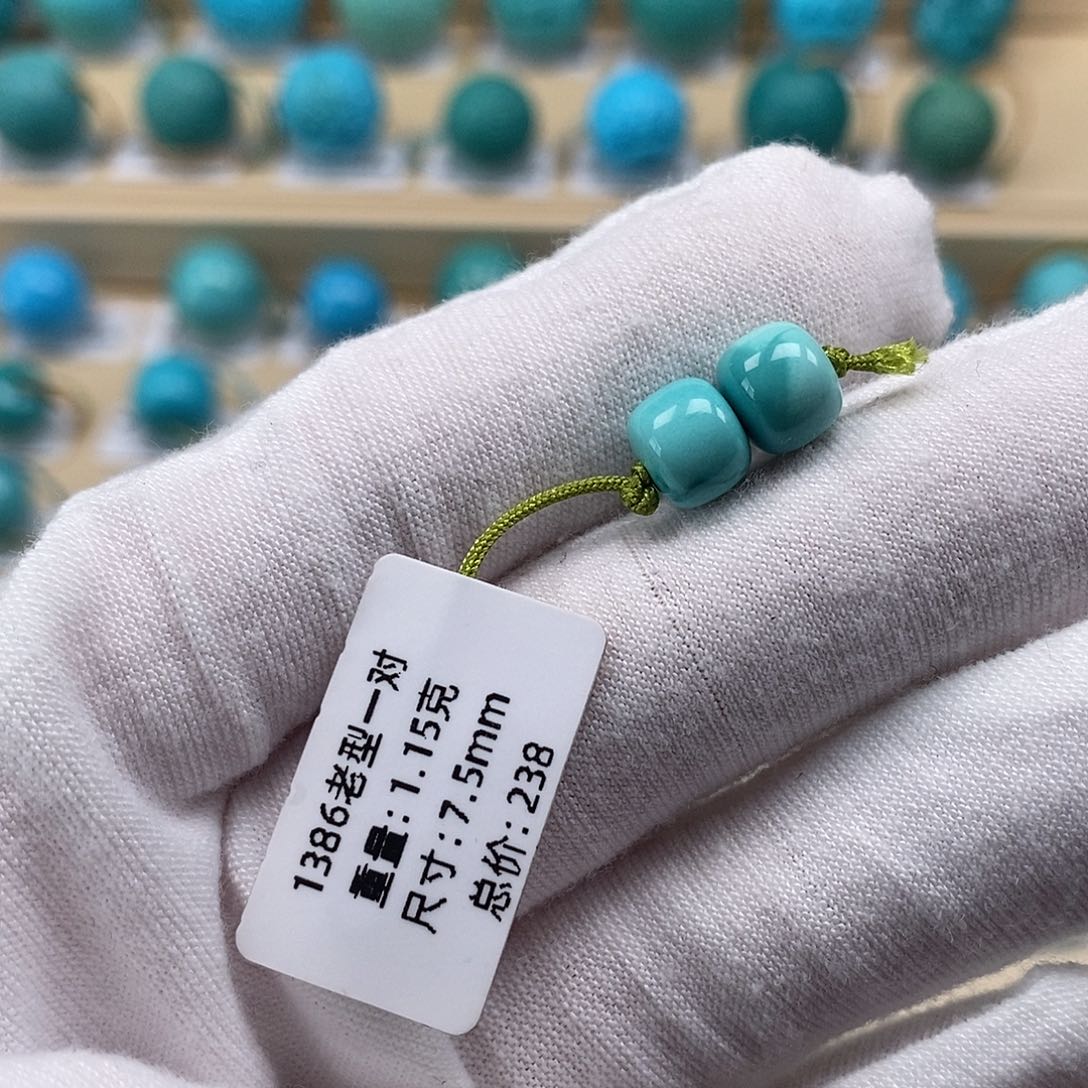 绿松石未镶嵌颈饰