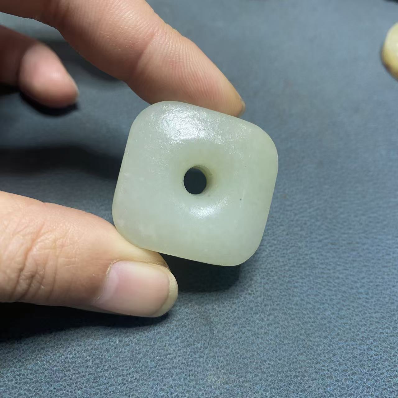 和田玉方扣精美玉石饰品