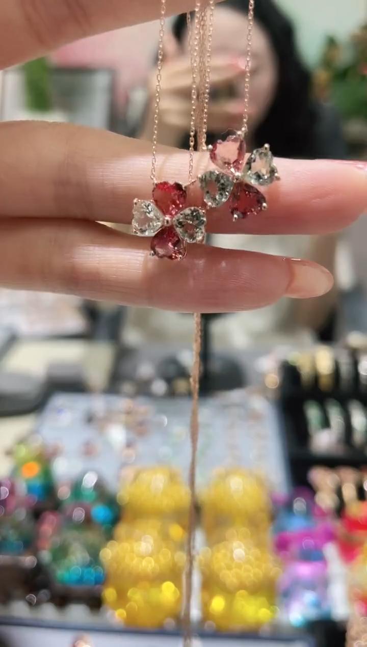 18K金镶嵌天然碧玺项链四叶草款 多样性发其一