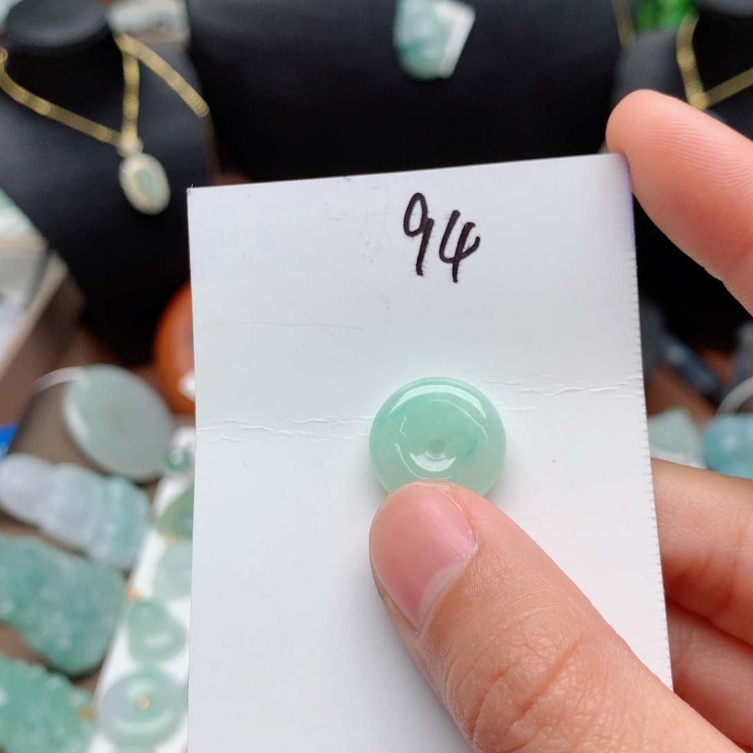 翡翠颈饰未镶嵌l****吊坠