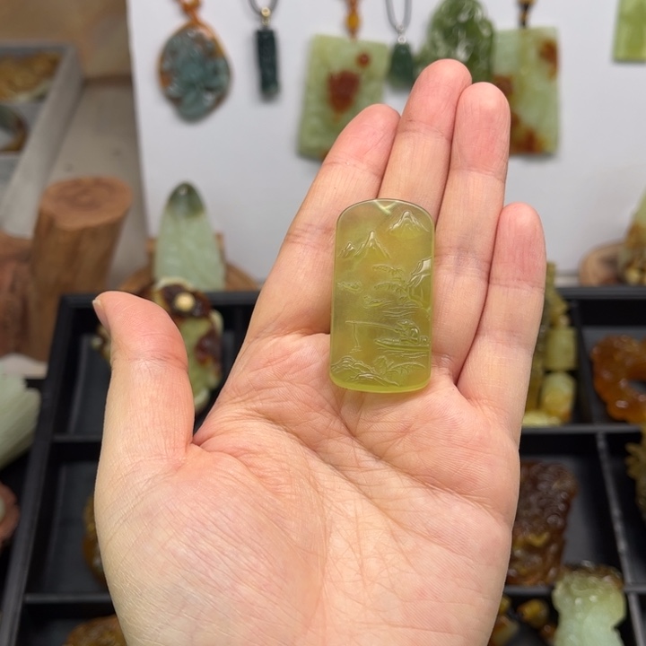 蛇纹石玉未镶嵌颈饰