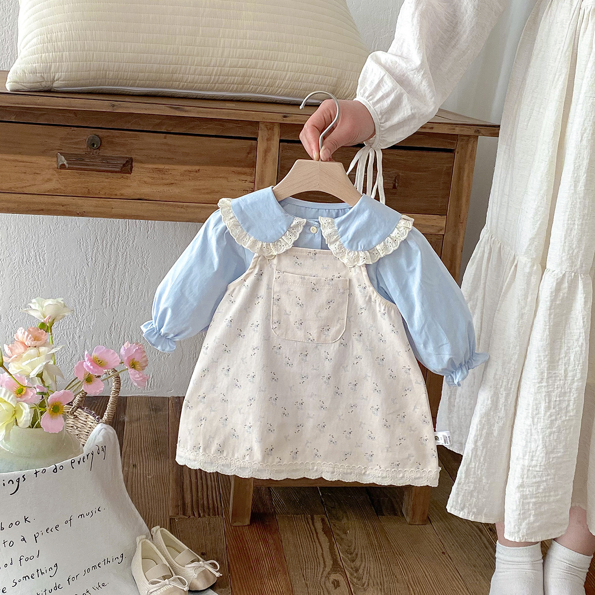 女宝宝春季新品套装洋气碎花背带裙婴幼儿打底衫两件套女宝公主裙