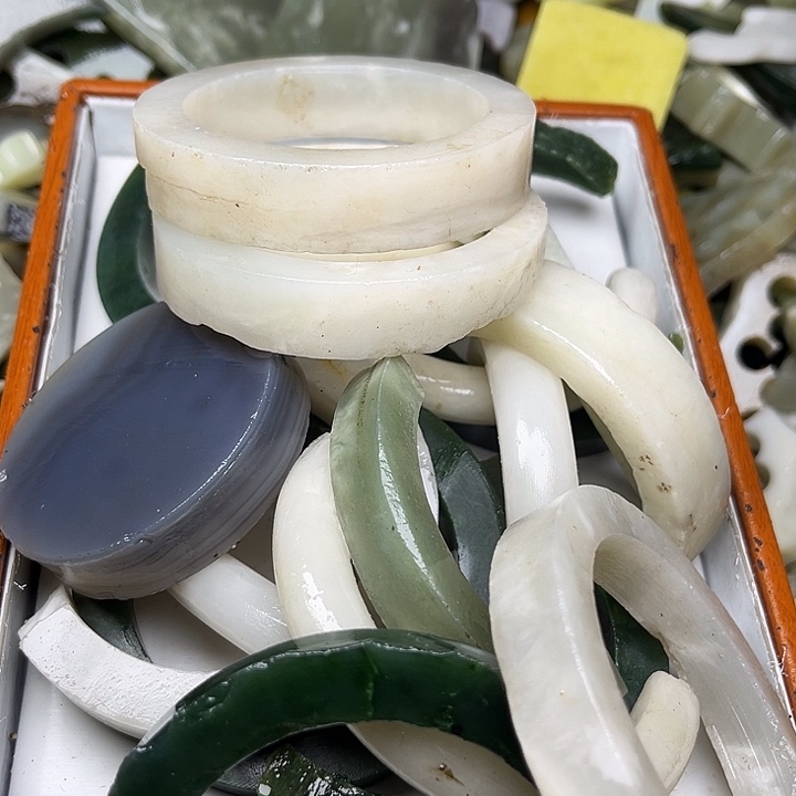 未镶嵌和田玉（翠青玉）珠宝奇石小*滴