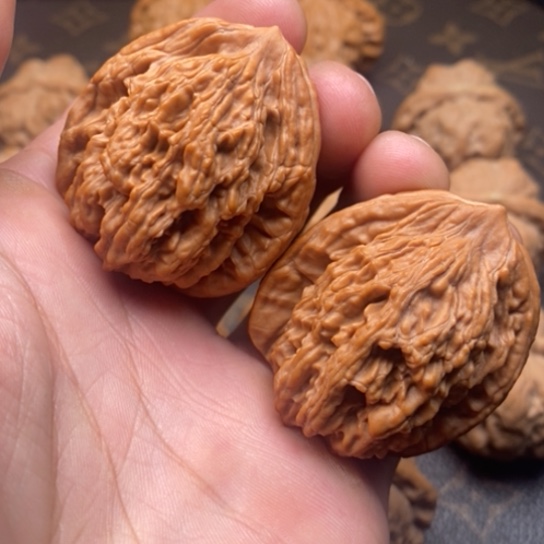文玩核桃把件向**开虎头