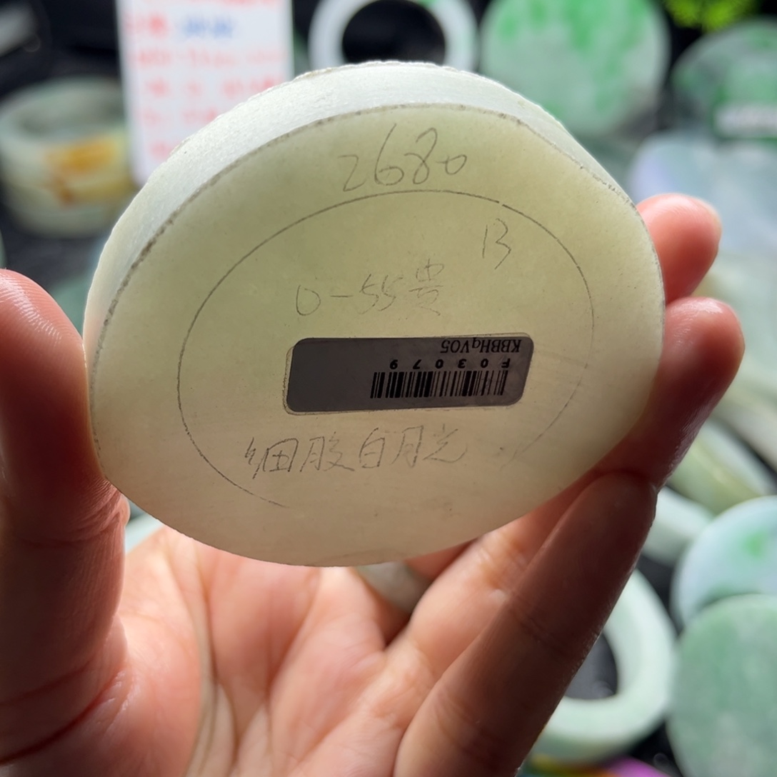 未镶嵌翡翠手镯定制翡翠
