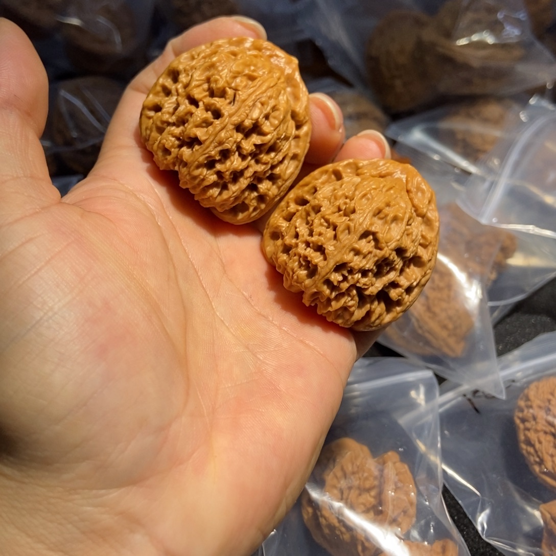 文玩核桃吊坠丑南疆8080