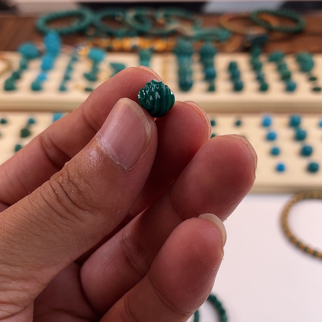 未镶嵌绿松石颈饰