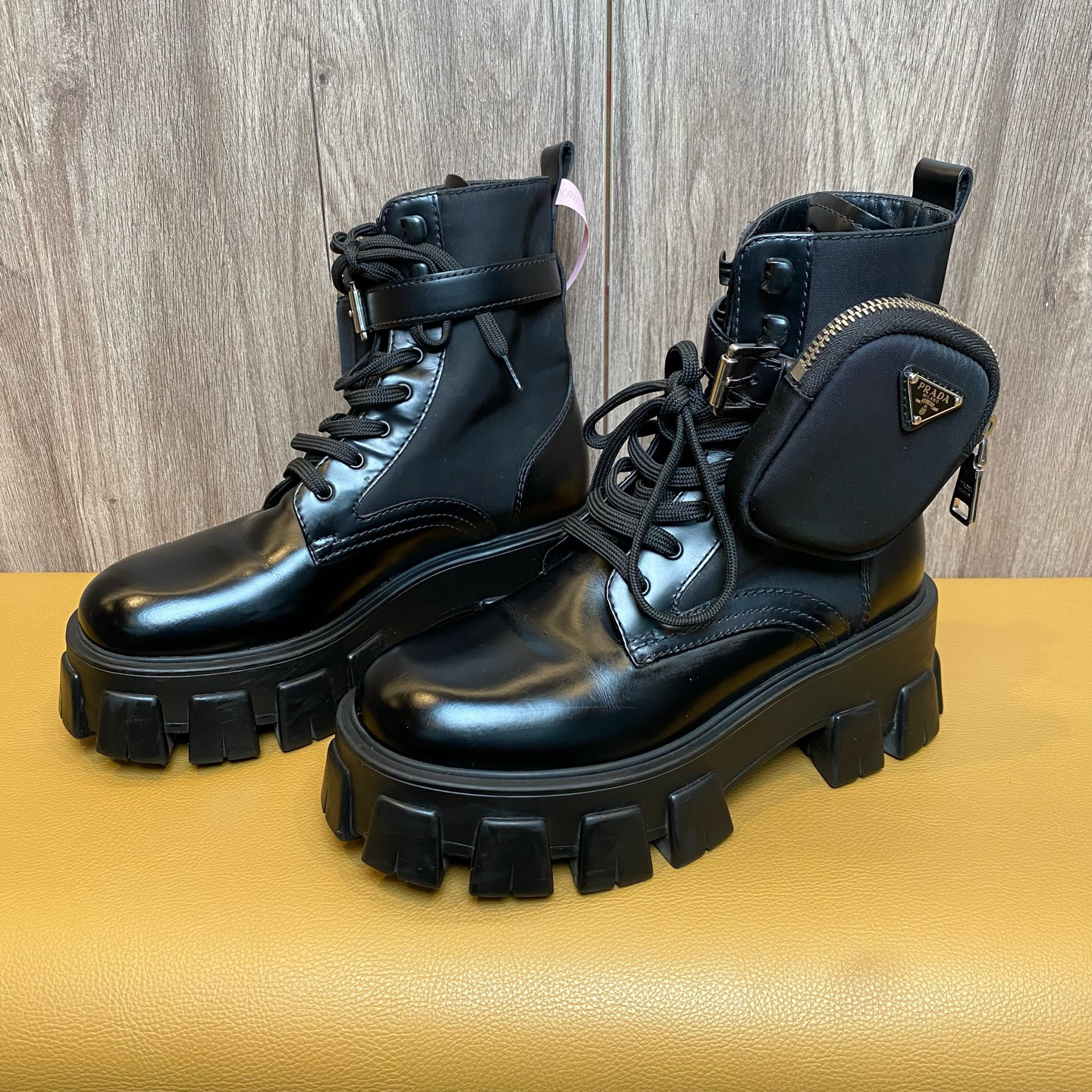 99新 Prada/普拉达 黑色三角标战术靴子/36码/35609