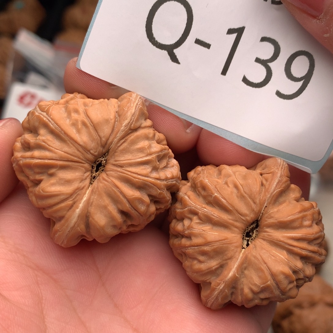 文玩核桃把件39元宝……..