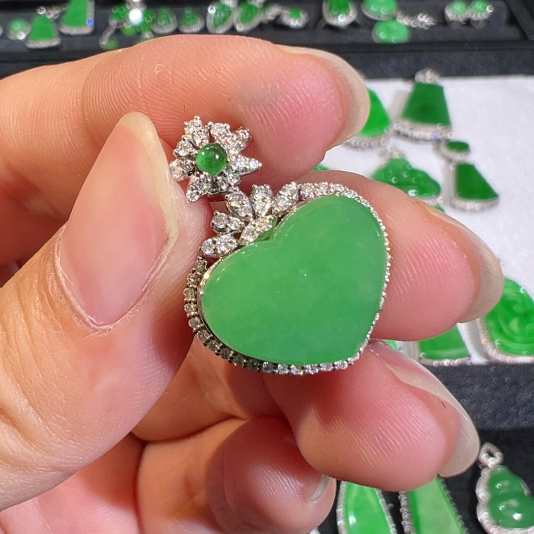 【闪购商品】翡翠吊坠(不含链)18K金镶嵌