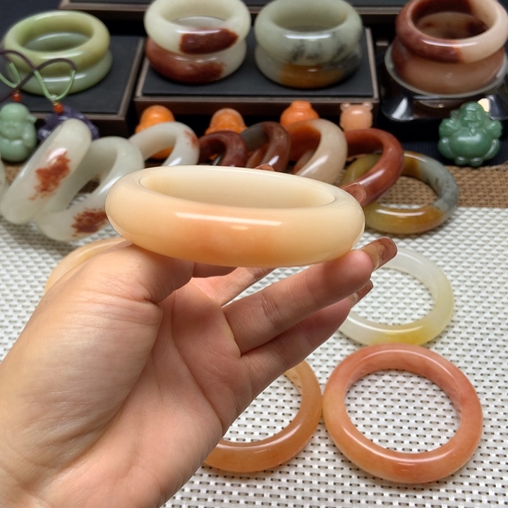 石英质玉未镶嵌手镯