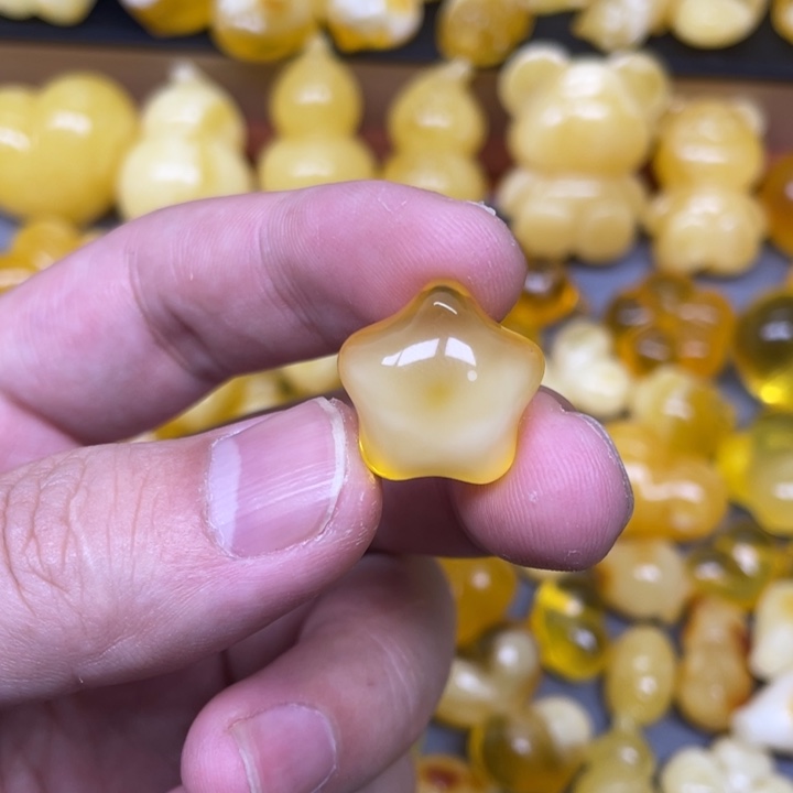 小***伍琥珀未镶嵌珠宝奇石