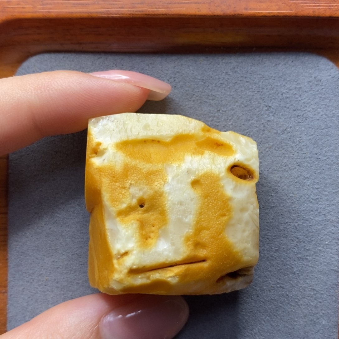 定制琥珀未镶嵌陈