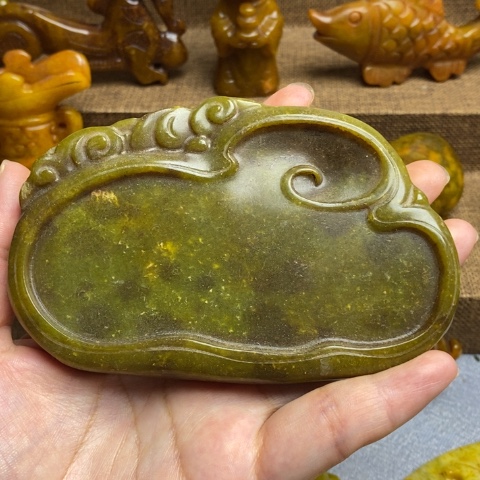蛇纹石玉未镶嵌颈饰