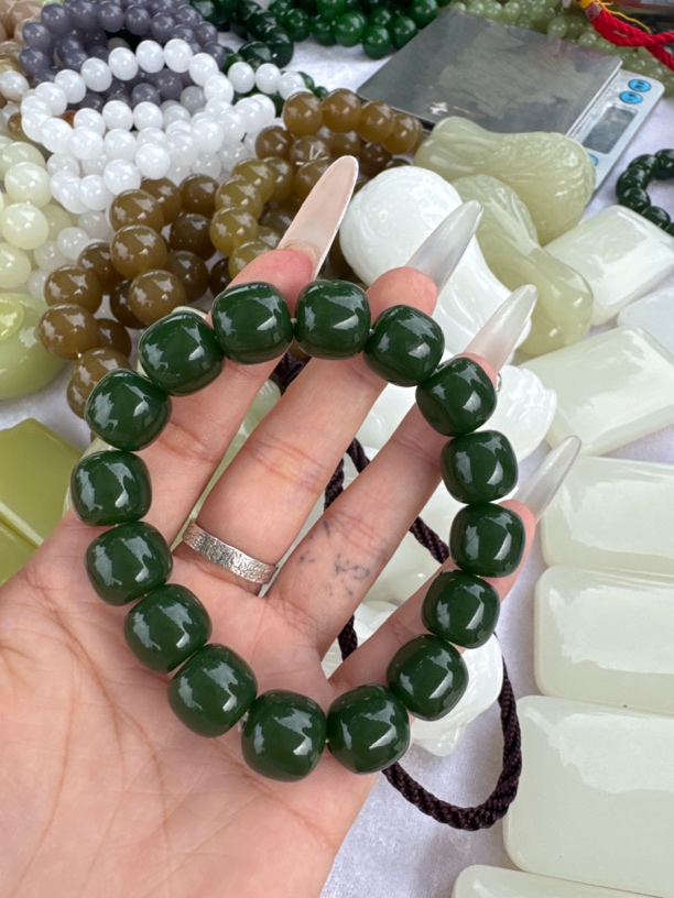 高端精品菠菜绿老型珠手串 卡14