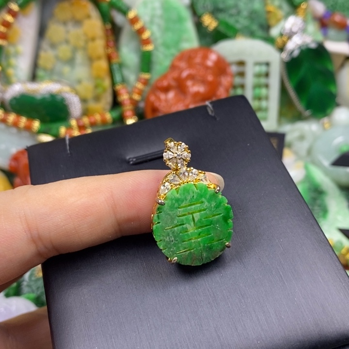 翡翠未镶嵌吊坠(赠链)