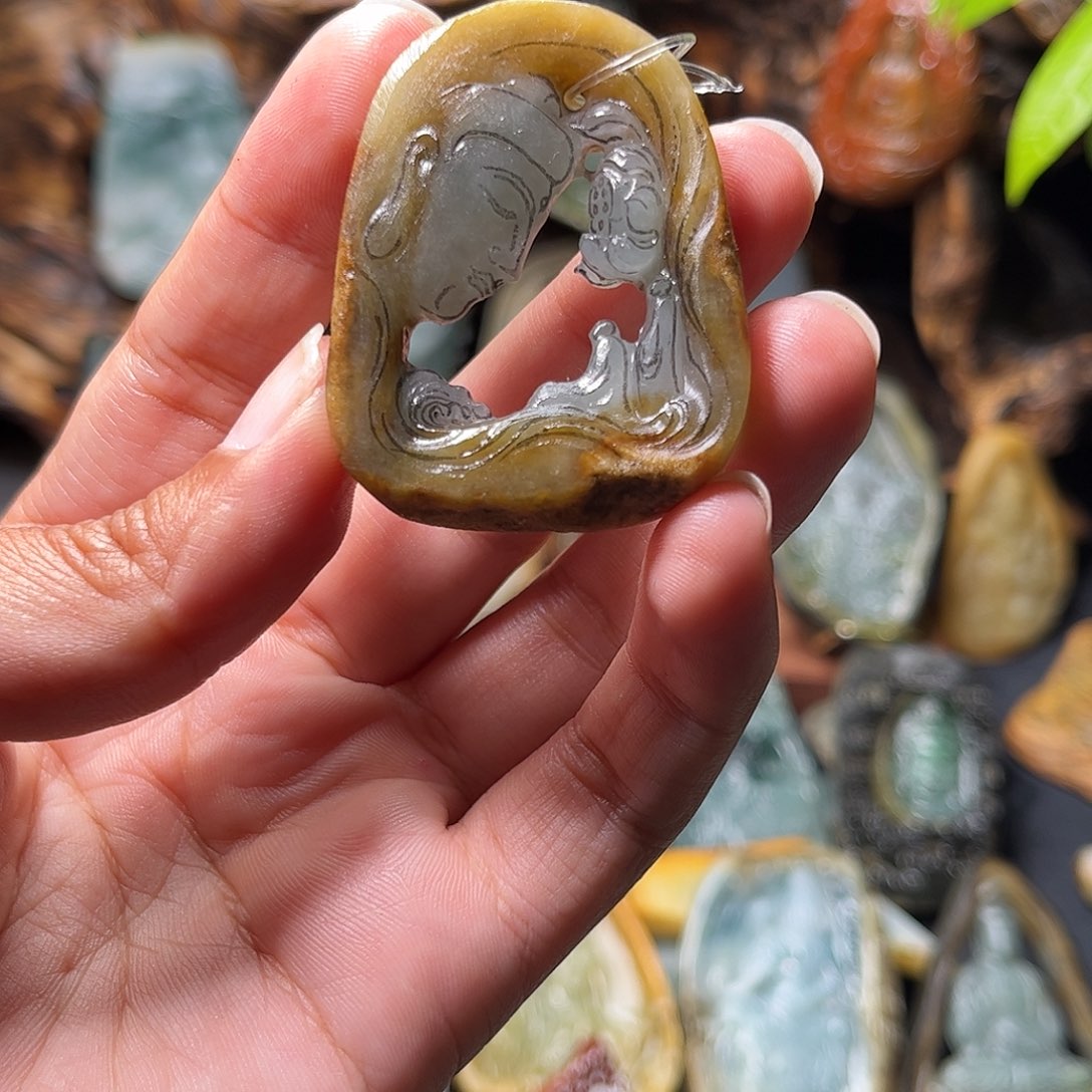 定制翡翠未镶嵌镂空.佛