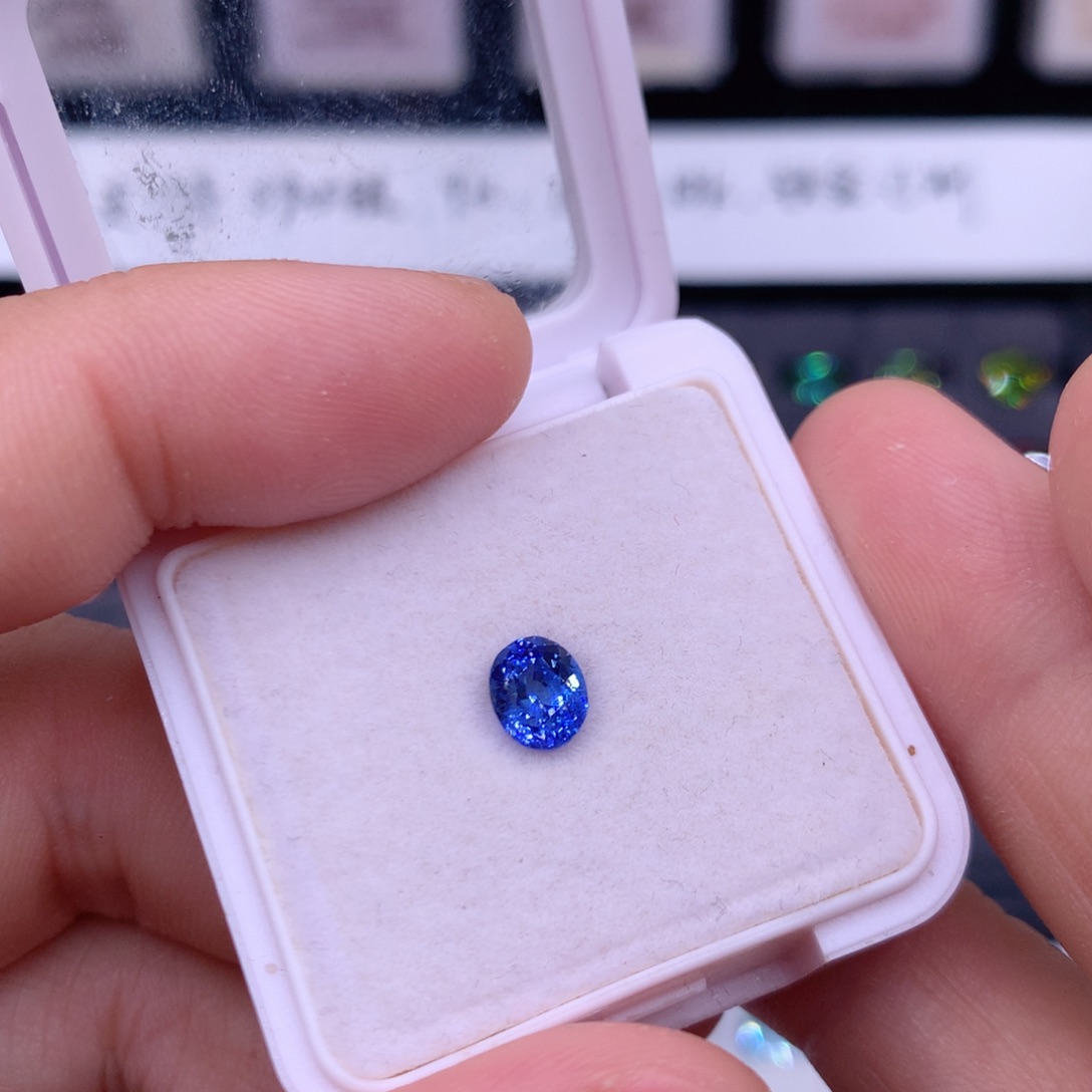 蓝宝石裸石1.45克拉矢车菊