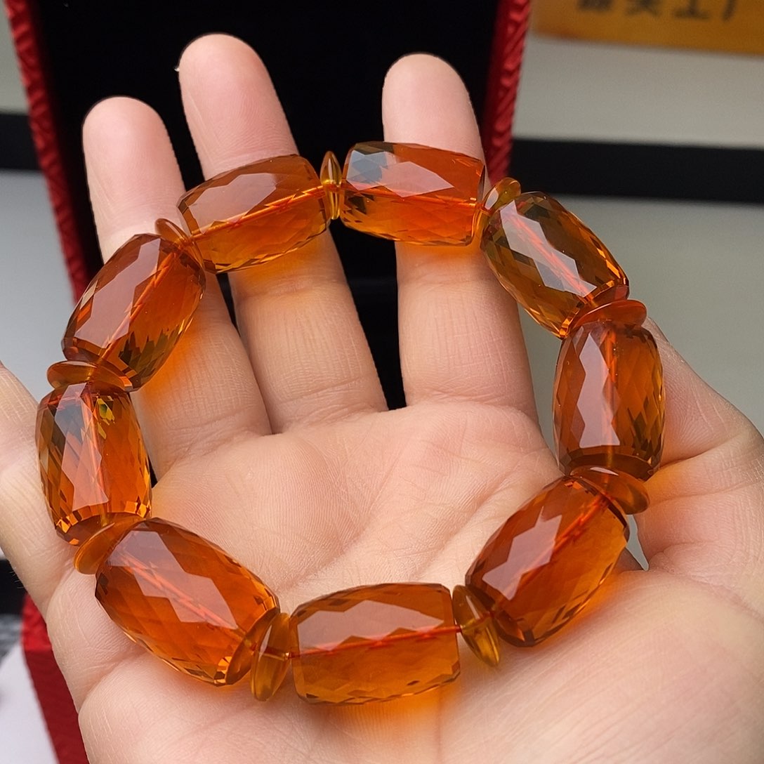 琥珀手链未镶嵌31.6克牛血红茶手串