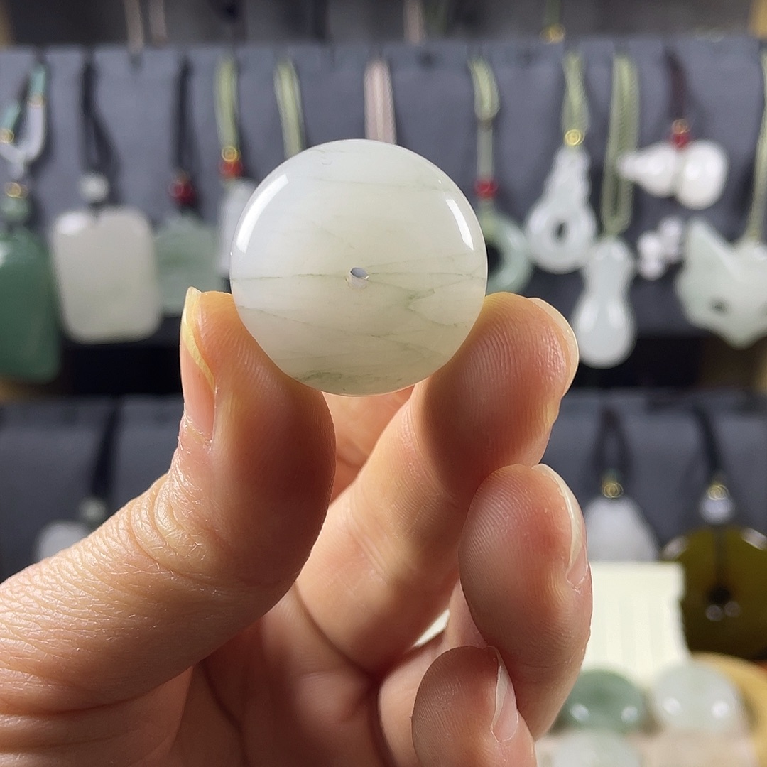 石英质玉（金丝玉）未镶嵌颈饰