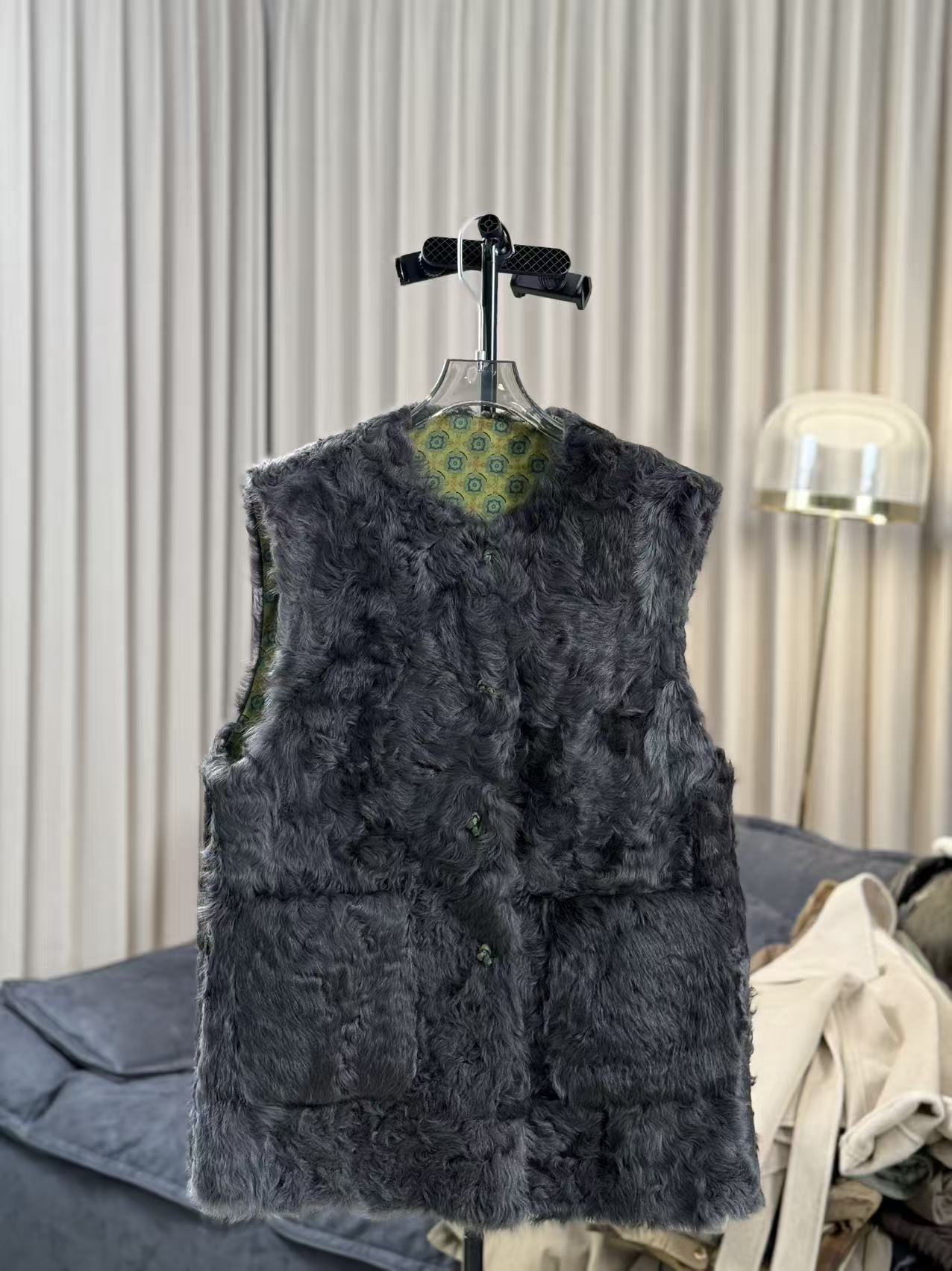 人造皮草 【柳青女装】2025冬季新款圆领双面穿小胡羊马甲DK25271