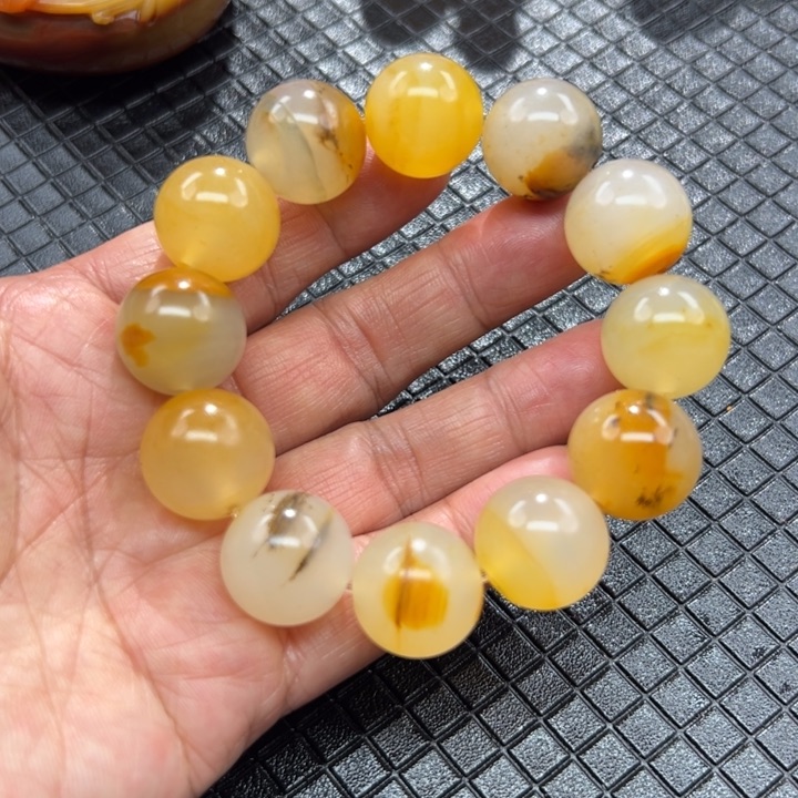 石英质玉（黄龙玉）颈饰未镶嵌